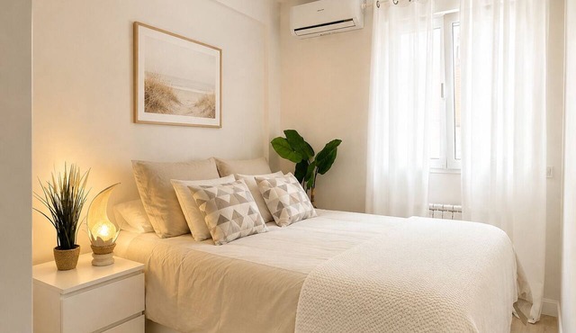 Quiet New Home: Palacio Real, Latina, Rastro, Plaza Mayor, Madrid Río