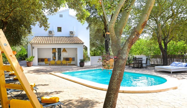 Quiet villa with saltwater pool