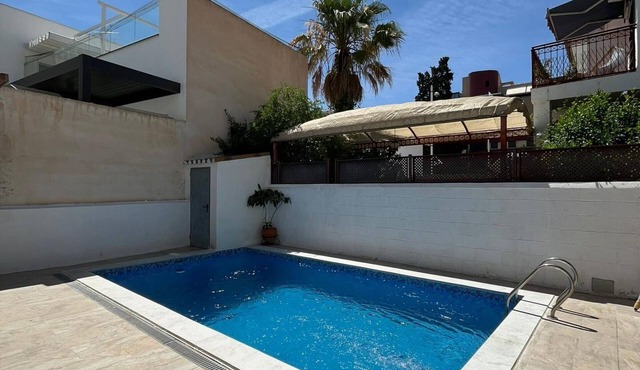 Renovated and comfortable apartment in Granada, close to bus stop