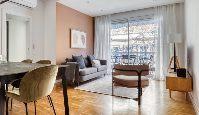 Renovated Antiga Esquerra de l'Eixample 3BR w/Balcony, by Blueground