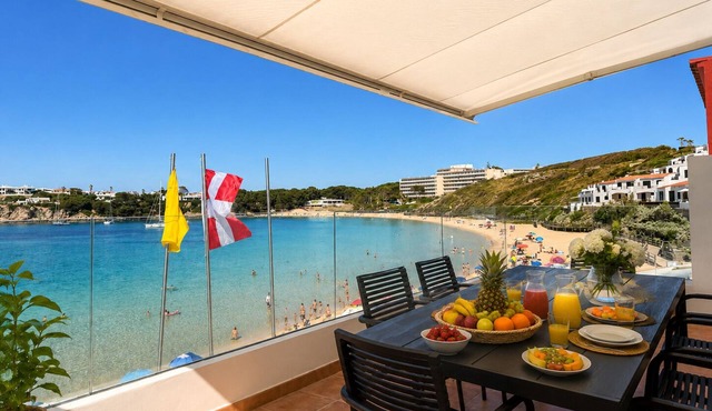 Renovated Beach House—Limited-Time Offer from AGOLastMinute! New home. Touch the sea with your fingers.