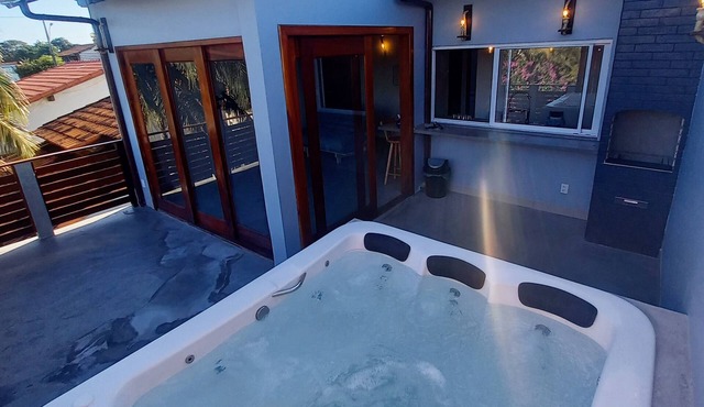 RiqueHouse: House with hot tub 500m from the beach in Maricá
