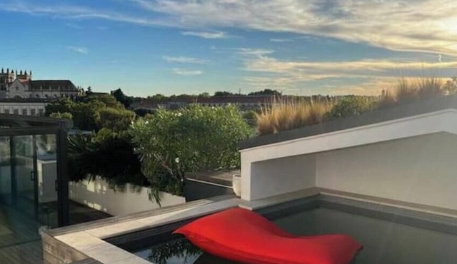 Rooftop terrace with a pool right in the heart of downtown in Montpellier