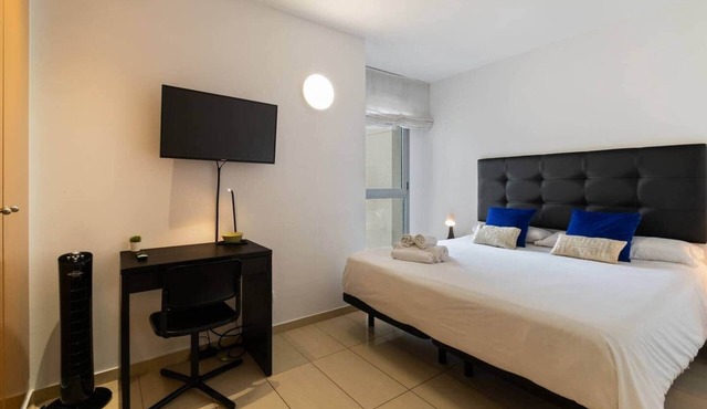 Room Fran FIRA GRAN VIA 2 - King Size Bed