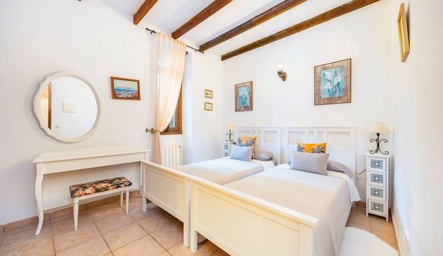 Room 'Habitación 5' with Mountain View, Shared Pool and Wi-Fi
