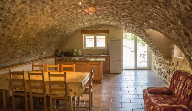Rural lodging, secluded, in the heart of our apricot orchards in Drôme