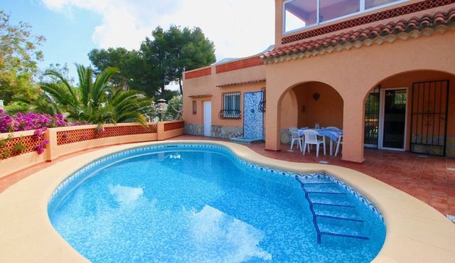 Rustic villa with pool Marquesa GR