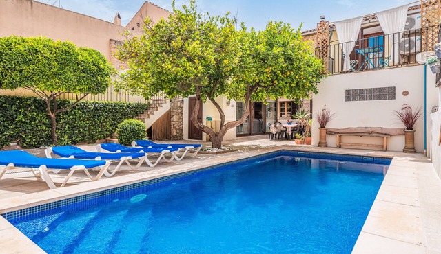 Sa Llimonera de Binissalem, Holiday Home with Pool, 6 Bedrooms & Air Conditioning
