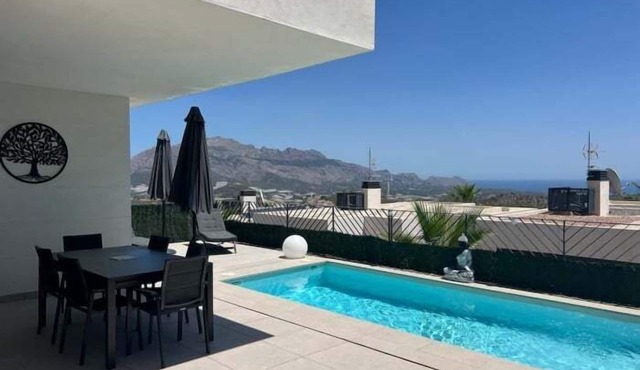 Sea and mountains, your ideal home
