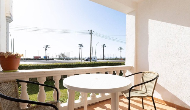 Seafront Apartment with Parking - Empuriabrava