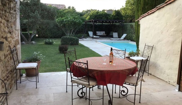 Small farmhouse with AC in the Alpilles, 15 mn baux de Provence, 3mn Mouries in Saint-Martin-De-Crau