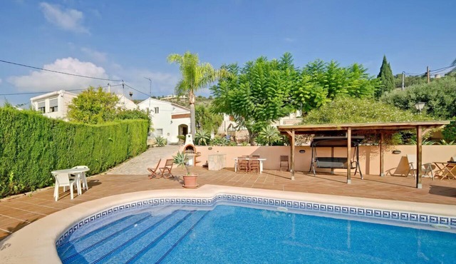 Spacious 4-Bedroom Villa with Ocean Views, Large Terrace, and BBQ