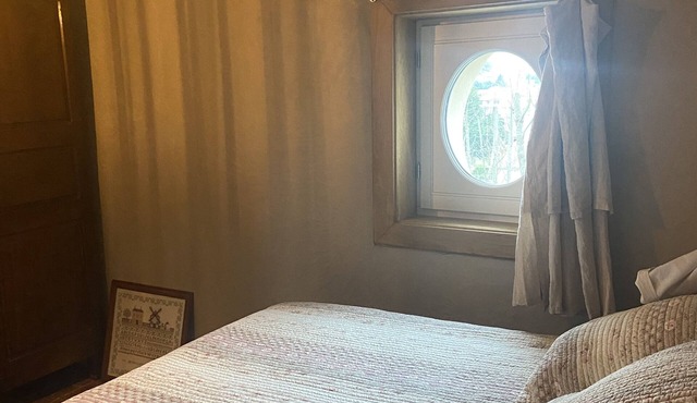 Spacious apartment 100 m2 old, newly redone. Charming. in Saint-Genis-Laval