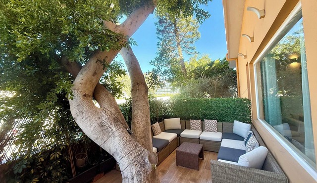 SPACIOUS BEACH ACCOMODATION for 10-12 with POOL-PORCH-WIFI-WALKING POOL-SERVICE