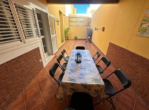 Spacious house near El Tablero with fenced garden
