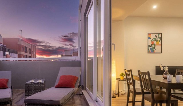 Spacious Penthouse W/Private Terrace in Valencia