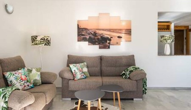 SPACIOUS VIEWS-SPACIOUS BALCONY LA