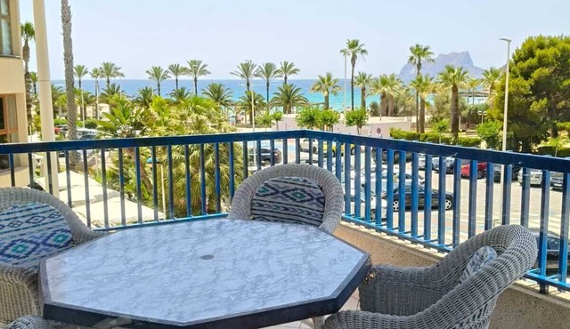 SPECTACULAR APARTMENT IN FIRST LINE OF THE BEACH