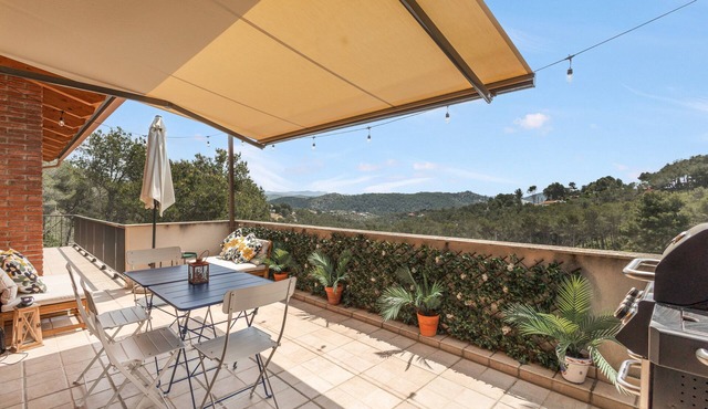 Studio 'Guest House - Loft Cim Apartments 3' with Mountain Views, Wi-Fi, and Air Conditioning in Olivella