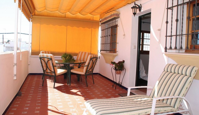 Studio Sleeps 4 with Terrace