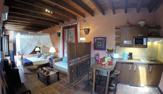 Studio Villa, Cozzy, romantic, warm and homey Villa
