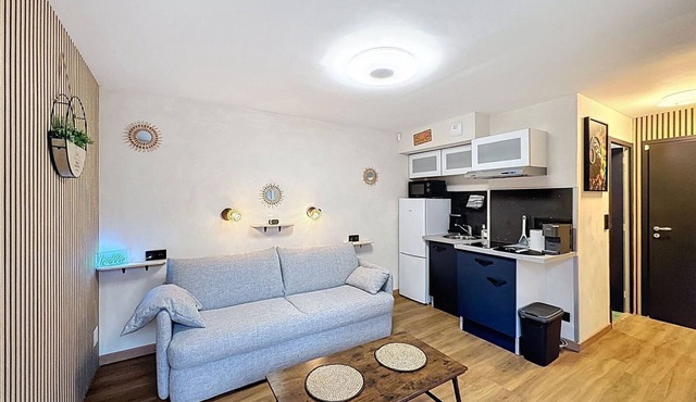 Studio with small terrace on first floor in Amiens