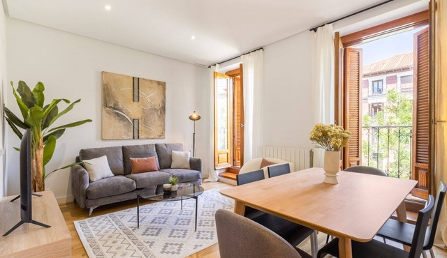 Stylish 2-Bed Apartment Near Madrid Landmarks