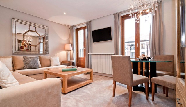 Stylish Flat Steps from Retiro