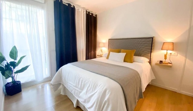 Suitable. COMPLETE Brisas + parking 10 minutes from the center of Seville