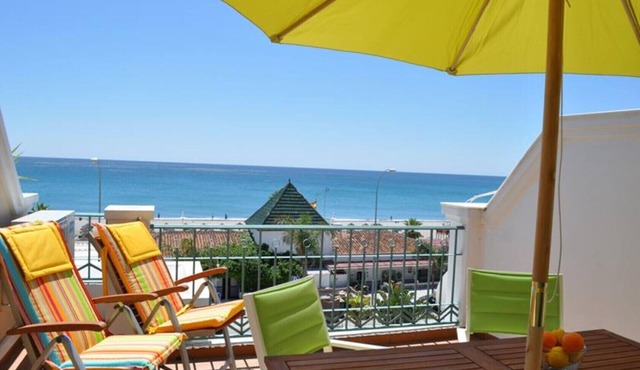 Sunny Apartment on Burriana Beach with Sea View, Balcony, Wi-Fi & A/C