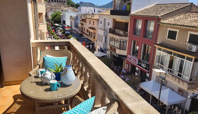 SUNNY PENTHOUSE ON THE MAIN PEDESTRIAN STREET. MEDIEVAL CASTLE VIEWS