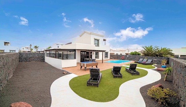 Superb Playa Blanca Villa | Casa Herlanda | 3 Bedrooms | Pool Table