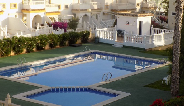 Townhouse, 2 Bed, 2 Bath, Air Con, Wifi, Communial Pool in Gran Alacant