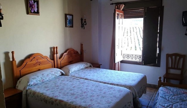 TRIPLE ROOM Nº 7. SHARED KITCHEN