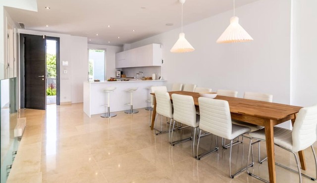 Ultra-Modern 4-BDRM Townhouse La Finca (est. 2020) in Río Real
