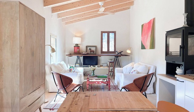 UNO - Small, independent maisonette