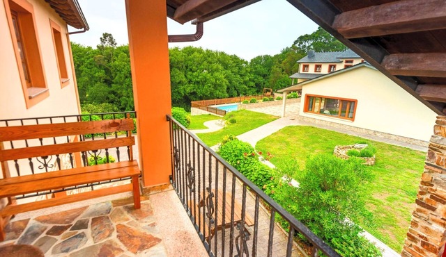 Unterkunft mit Aussicht in "Apartamentos Navalin by Interhome