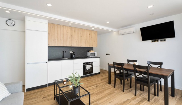 Vacation Apartment 'Ale Deluxe Home' with Sea View, Wi-Fi and Air Conditioning