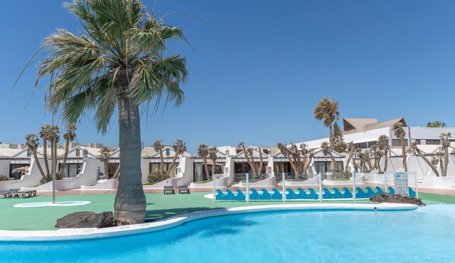 Vacation Apartment 'Palmeras 32' with Shared Pool, Private Terrace and Shared Garden