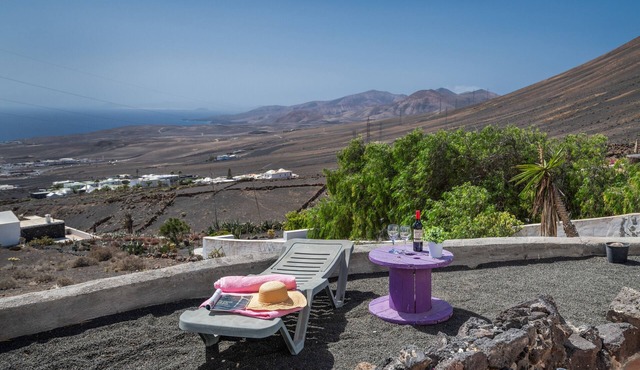 Vacation Apartment 'Rosa Eden' with Mountain View, Balcony and Wi-Fi