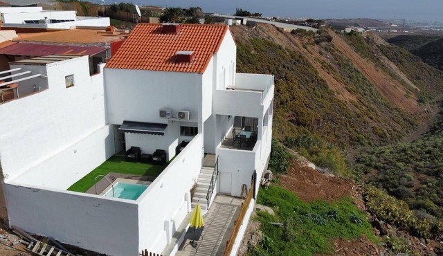 Vacation Villa 'Adrián' with Mountain View, Wi-Fi and Air Conditioning