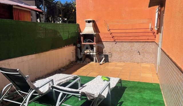 VILLA 250 METERS FROM THE BEACH. 3-STORY HOUSE WITH 4 BEDROOMS AND A GARDEN