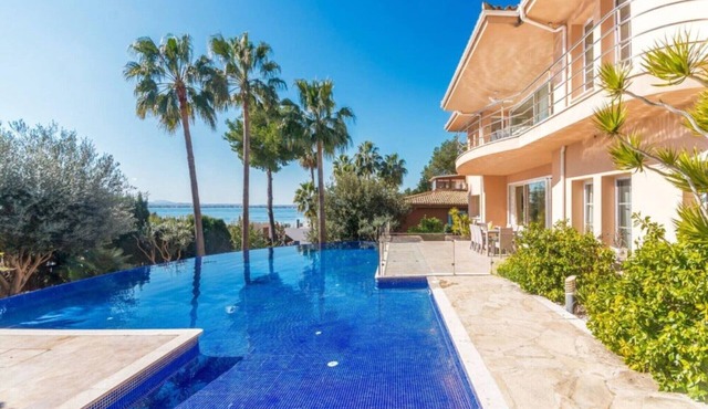 Villa 'Alcanada Paradise' with Sea View, Wi-Fi and Air Conditioning