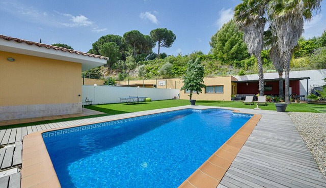 Villa Aloe - large pool area with pergola and 2nd