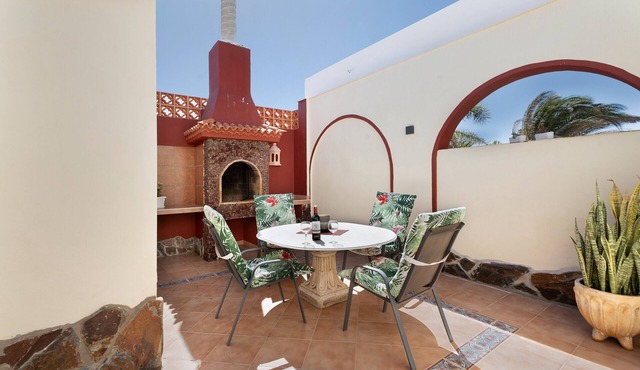 'Villa Barca' with Sea View, Private Terrace and Wi-Fi