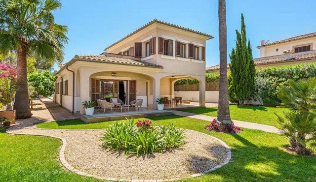 Villa Balear. Holiday home with private pool.
