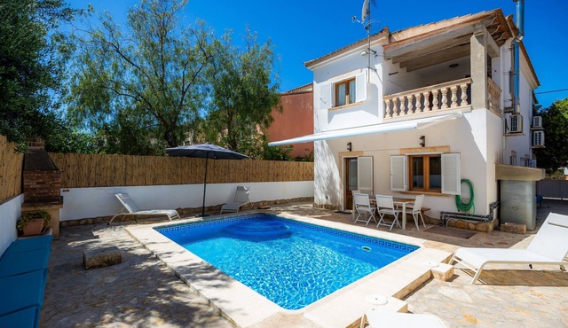 Villa Balena with Private Pool, Sea Views, Wi-Fi, and Air Conditioning
