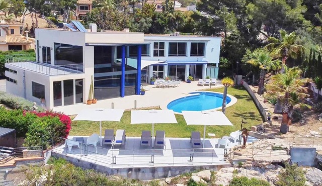 Villa Bay Blue Mallorca. Luxury Holiday Villa with Infinity Pool