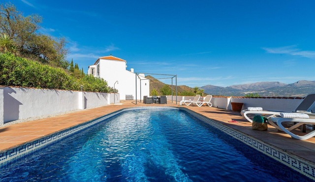 Villa 'Bravo spectacular views' with Lake and Mountain View, Pool, Garden & Wi-Fi