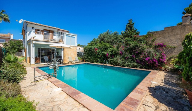 Villa 'Ca La Lluna' with Private Pool, Wi-Fi and Air Conditioning